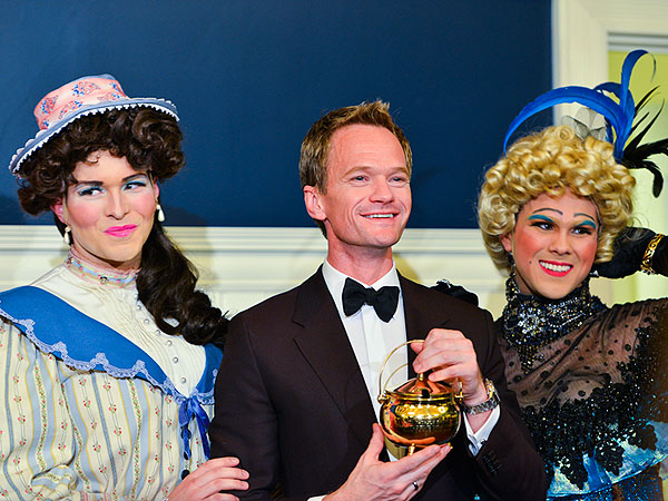 Neil Patrick Harris Goes Drag to Accept Hasty Pudding Award| Hasty Pudding Awards, Hedwig and the Angry Inch, Neil Patrick Harris