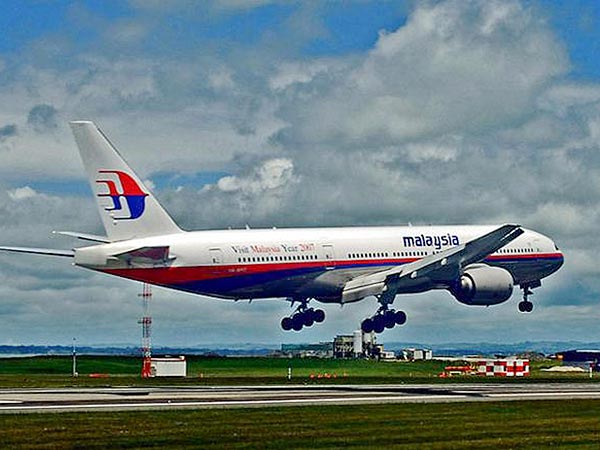 Courtney Love Searches for Missing Malaysia Airlines Flight 370 Plane| Malaysia Airlines Flight 370, Planes, Courtney Love