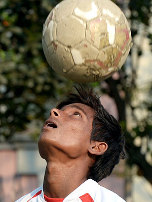 Indian Sex Worker's Son Chosen for Manchester United Training Camp| Sports, Real People Stories