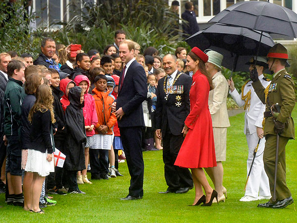 A Royal Welcome! Prince William & Kate Rub Noses in New Zealand| The British Royals, The Royals, Kate Middleton, Prince George, Prince William