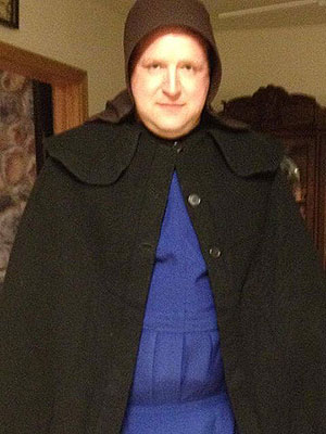 Male Cop Goes Undercover as Amish Woman to Catch Flasher (Photo)