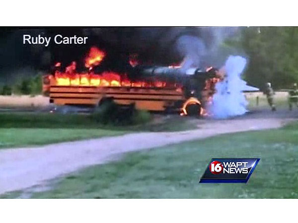 Mississippi Sisters Save High School Students Before Bus Explodes| Good Deeds, Real People Stories, Real Heroes