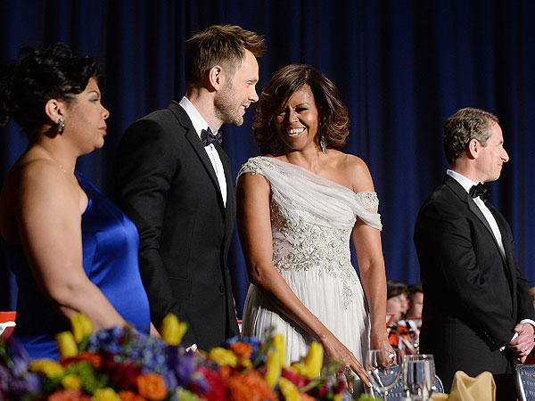 Joel McHale's Performance 'Was a Mess,' Says PEOPLE TV Critic| Barack Obama, Joel McHale, Individual Class