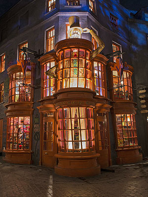 It's a Harry Potter Reunion at Universal Orlando's Diagon Alley| Harry Potter, Universal Studios, Daniel Radcliffe, J.K. Rowling