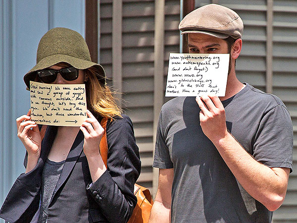 Anne Hathaway & Adam Shulman Copy Emma Stone & Andrew Garfield with Charitable Signs| Adam Shulman, Andrew Garfield, Anne Hathaway, Emma Stone