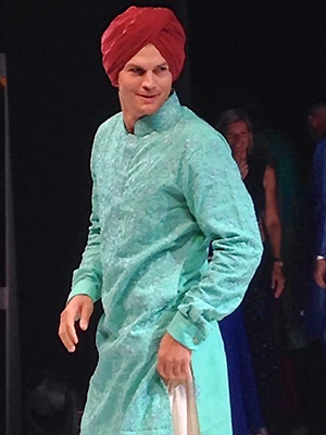 Mila Kunis & Ashton Kutcher Dazzle at Indian Wedding| Ashton Kutcher, Mila Kunis