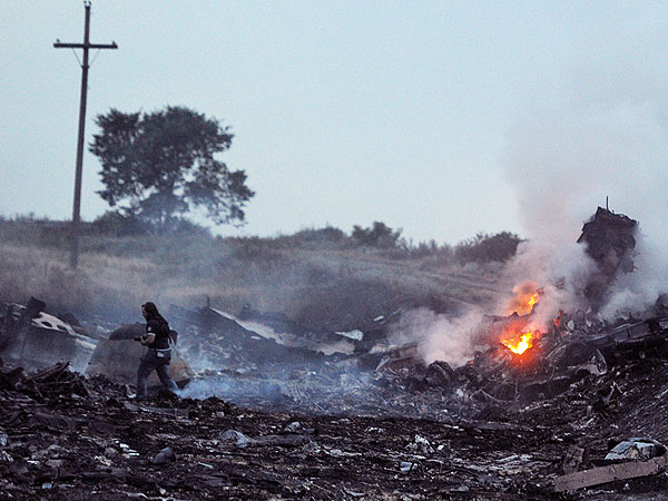 Six Devastating Photos from the Wreckage of the Malaysia Airlines Plane Crash| Death, Malaysia Airlines Flight 17, Malaysia Airlines Flight 370, Personal Tragedy, Barack Obama