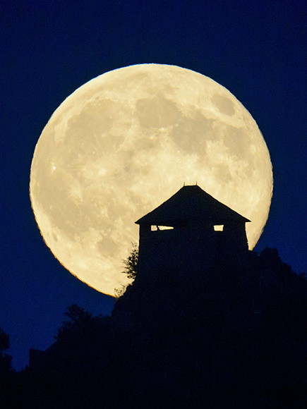 Check Out the First Gorgeous 'Supermoon' of the Summer| Around the Web