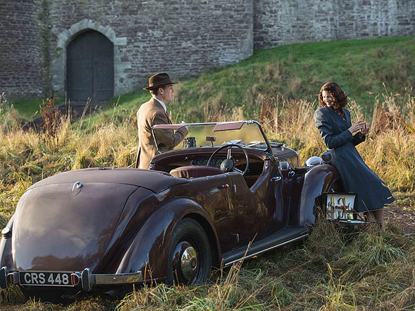 Outlander Premiere Recap: The Time-Traveling Wife| Outlander, TV News