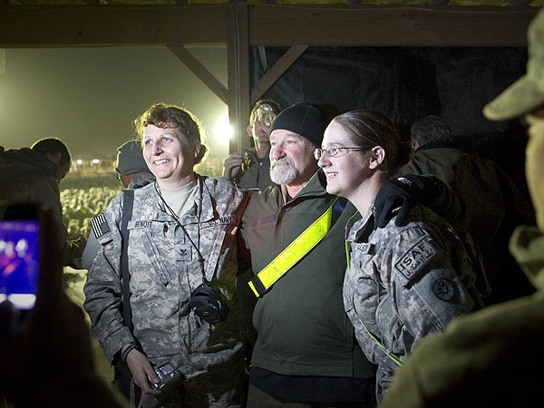 Remembering Robin Williams: How He Brought Joy to American Troops on USO Tours| Death, War, War in Iraq, Barack Obama, Military and Soldiers, Robin Williams
