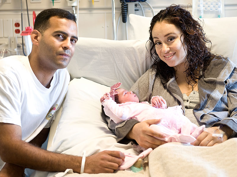 Woman Gives Birth on California Freeway Shoulder| Birth, Real People Stories