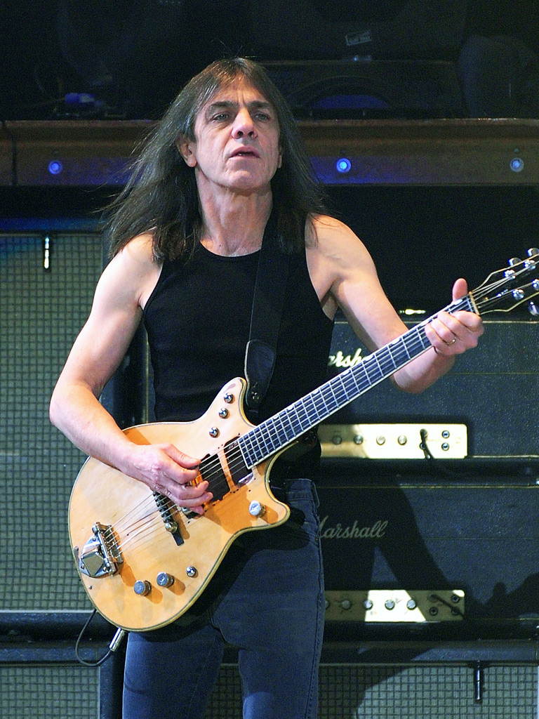 malcolm-young-3-768.jpg