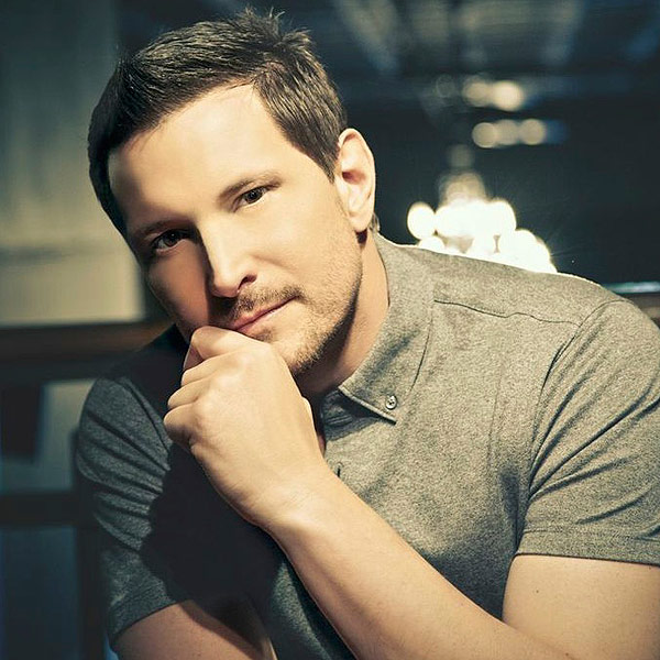 country-music-star-ty-herndon-comes-out-as-gay-newnownext