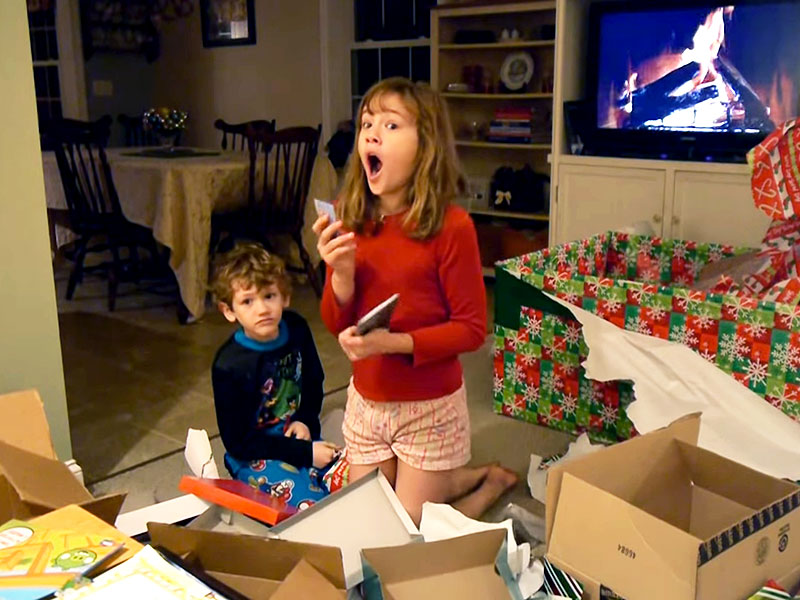 christmas gift unwrapping freak outs people com christmas gift unwrapping freak outs people com