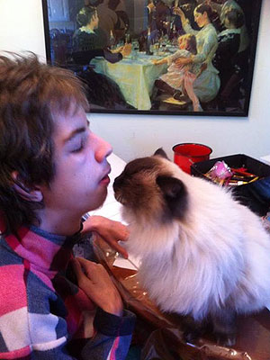 Mother Searches for Son's Missing Cat: Photo