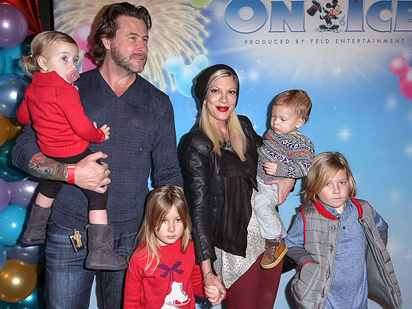 Checking Back on Celebrities' 2013 New Year's Resolutions| Adam Levine, Jennifer Lawrence, Nicole Polizzi, Ryan Seacrest, Authors Class
