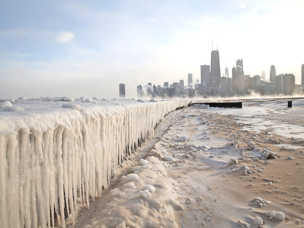 'Steam Devil' Video: Frigid Air Causes Steam to Wash Over Lake Michigan