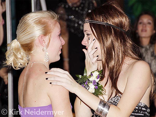 200 Friends Throw Early Prom to Surprise Teen Diagnosed with Brain Cancer| Cancer, Real People Stories