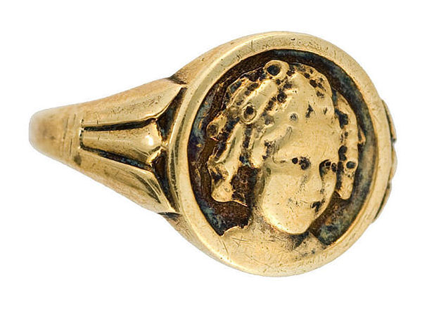 Remembering Shirley Temple Through 10 Vintage Collectibles| Death, Shirley Temple