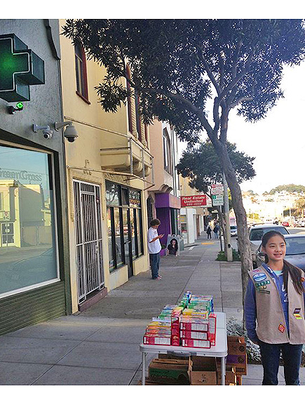 Oklahoma Girl Scout Breaks Cookie Sales Record with 18,107 Boxes| Real People Stories