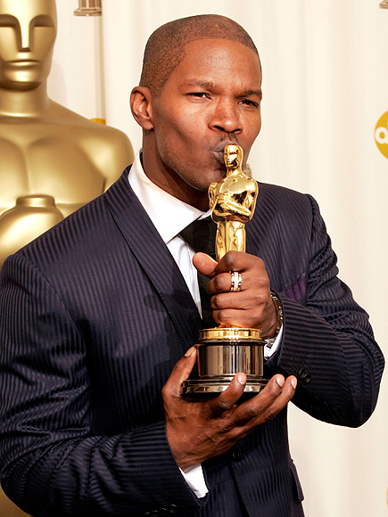 PEOPLE's Semi-Official Guide to Kissing Your Award on Oscar Night| Oscars 2014, Angelina Jolie, Anne Hathaway, Audrey Hepburn, Benicio Del Toro, Bob Hope, Jamie Foxx, Javier Bardem, Jean Dujardin, Lionel Richie, Penelope Cruz