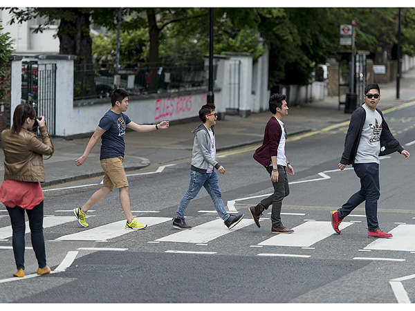 Selfie Wonders of the World: A Guide to Clichéd Tourist Photos| Abbey Road, Photography, Travel, Sean P. Diddy Combs, Tom Hiddleston