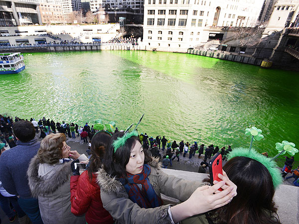 Watch the Chicago River Go Green for St. Patrick's Day| Chicago, St. Patrick's Day