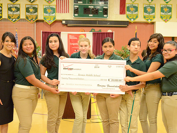Texas Middle Schoolers Win National Contest for App Inspired by Their Blind Classmate| Heroes Among Us, Good Deeds, Real People Stories
