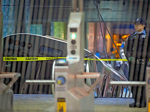 Chicago Blue Line Train Derails, Climbs Escalator at O'Hare International Airport (VIDEO)| Chicago