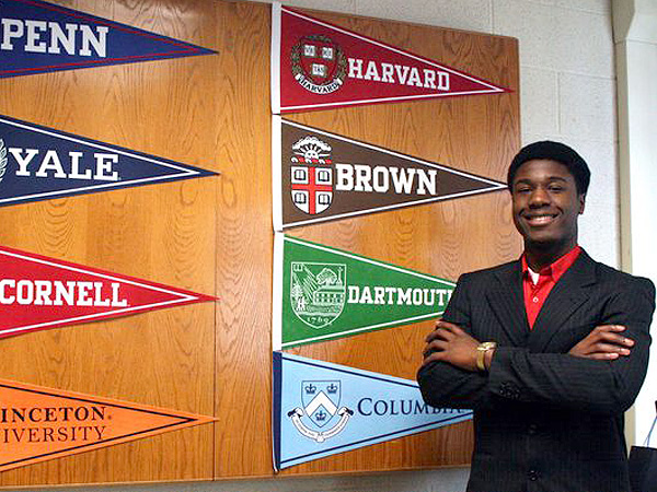 This Ambitious Teen Earned a College Degree and High School Diploma in the Same Week| Graduation, Real People Stories
