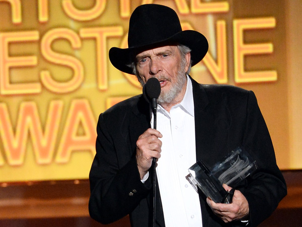 Garth Brooks Sings 'Happy Birthday' to Merle Haggard| Academy of Country Music Awards, Garth Brooks, Merle Haggard, Miranda Lambert