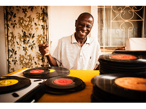 8 Photos of Amazing Record Collections Around the World for Record Store Day collector 1 600x450 8 Photos of Amazing Record Collections Around the World for Record Store Day
