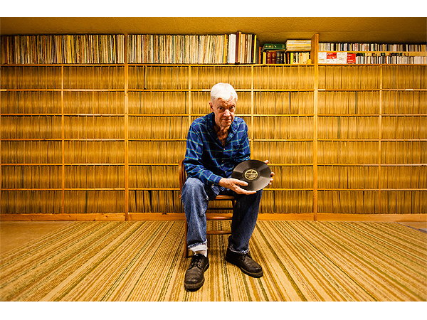 8 Photos of Amazing Record Collections Around the World for Record Store Day collector 4 600x450 8 Photos of Amazing Record Collections Around the World for Record Store Day
