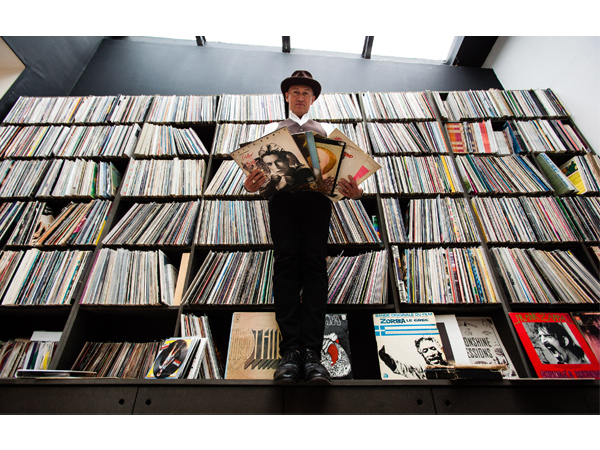 8 Photos of Amazing Record Collections Around the World for Record Store Day collector 600x450 8 Photos of Amazing Record Collections Around the World for Record Store Day