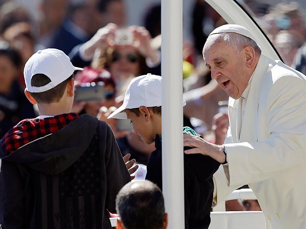 The Pope Gives 2 School Kids a Ride in St. Peter's Square| Pope Francis
