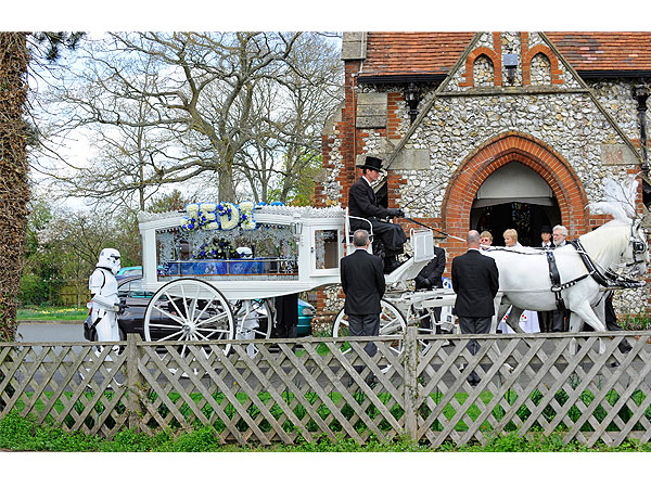 Parents Hold Star Wars Funeral for 4-Year-Old Son Who Died of Cancer| Around the Web, Real People Stories