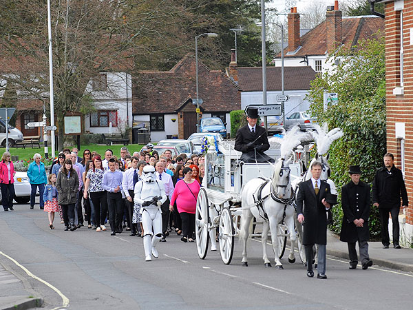 Parents Hold Star Wars Funeral for 4-Year-Old Son Who Died of Cancer| Around the Web, Real People Stories