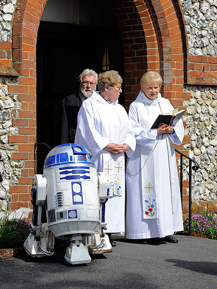 Parents Hold Star Wars Funeral for 4-Year-Old Son Who Died of Cancer| Around the Web, Real People Stories