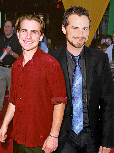 See the Cast of Boy Meets World Posing with Their Younger Selves| Girl Meets World, Boy Meets World, TV News, Ben Savage, Danielle Fishel, Actor Class