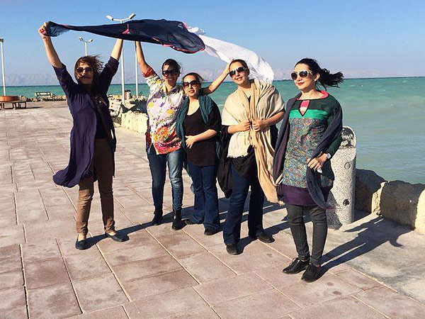 Iranian Women Express Freedom by Taking Off Their Hijabs in Facebook Photos| Heroes Among Us, facebook.com, Real People Stories
