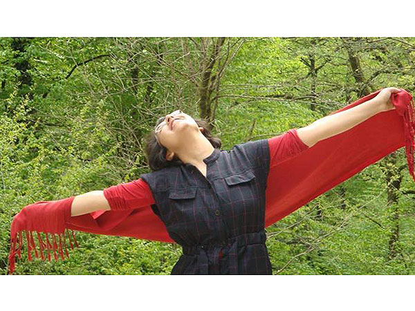 Iranian Women Express Freedom by Taking Off Their Hijabs in Facebook Photos| Heroes Among Us, facebook.com, Real People Stories