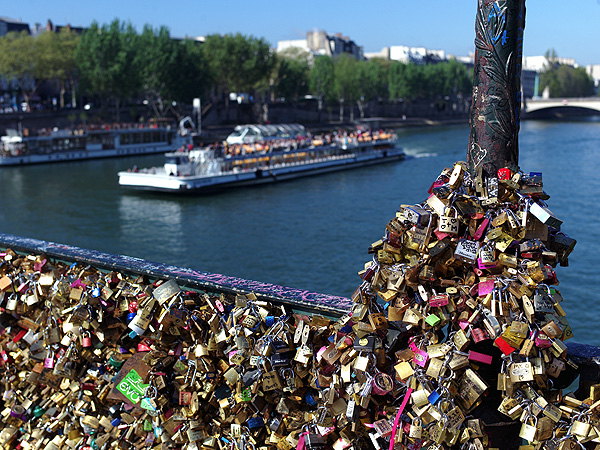 Fence Collapses Under Weight of Thousands of Love Padlocks| Paris, Real People Stories