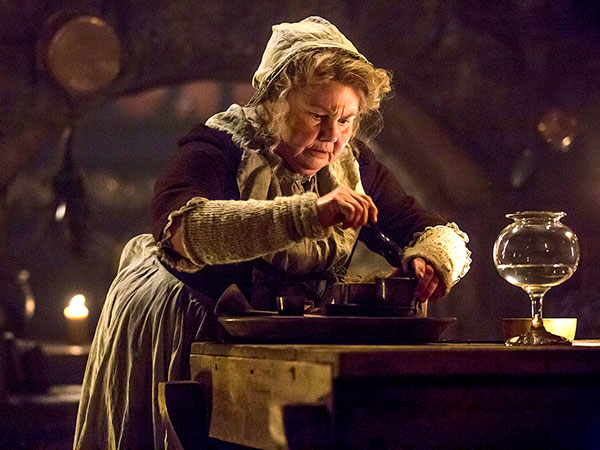 Outlander Recap: Claire's Not in Kansas Anymore| Outlander, TV News