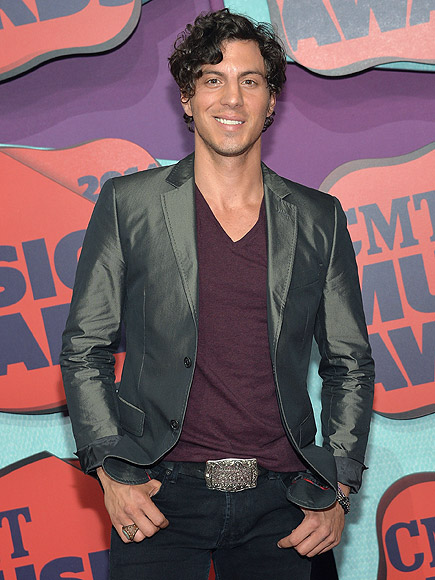 Grading the Belt Buckles at the 2014 CMT Music Awards| Florida Georgia Line, CMT Music Awards 2014, Country, Hunter Hayes, Jason Aldean, Vince Neil, CMT