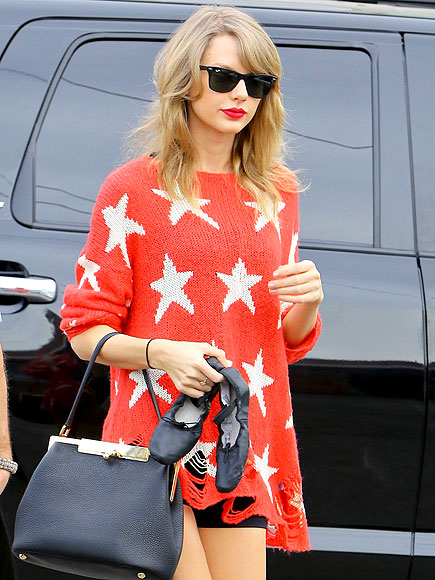 DISTRESSED SWEATERS photo | Taylor Swift