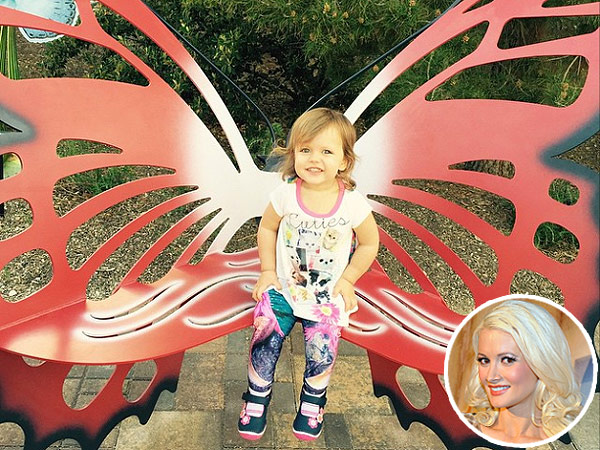 Holly Madison daughter Rainbow butterfly photo