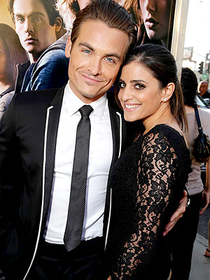 Kevin Zegers Wife Expecting Twins