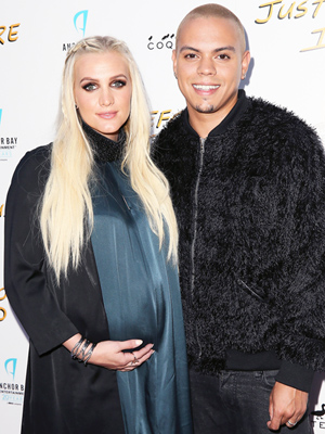 Ashlee Simpson Evan Ross welcome daughter