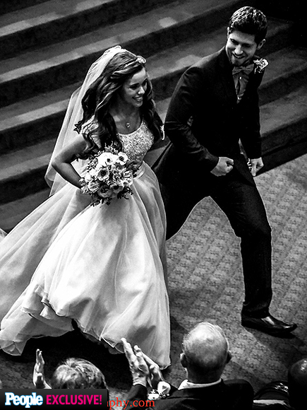 Jessa Duggar And Ben Seewald Wedding Day Kiss More Photos 