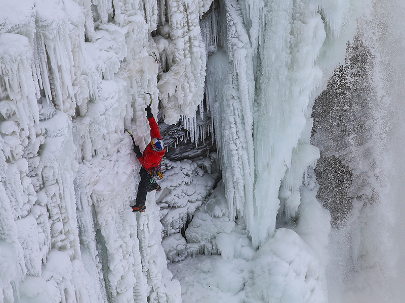 Canadian Adventurer Will Gadd Becomes the First to Climb Frozen Niagara Falls| Real People Stories